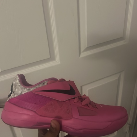 Athletic_Shoes